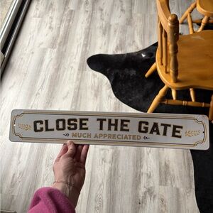 "Close The Gate" Decorative Metal Sign - White & Gold
